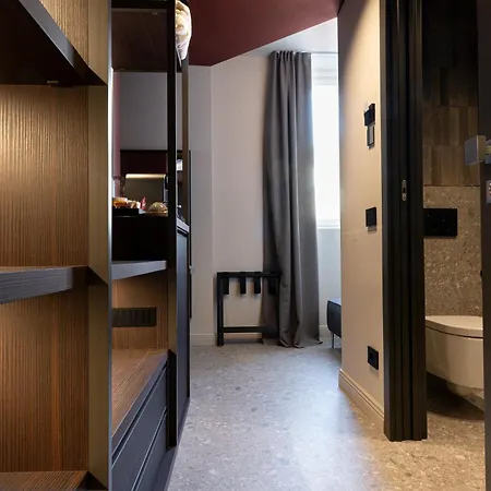 Mímesis 11 - Boutique 4* Como